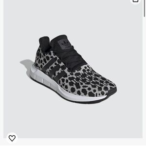 adidas Swift Run White/Core Black/Carbon